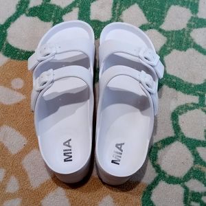 Mia white slides